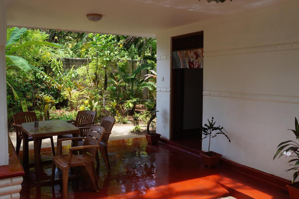 Little White House Trincomalee Exterior foto