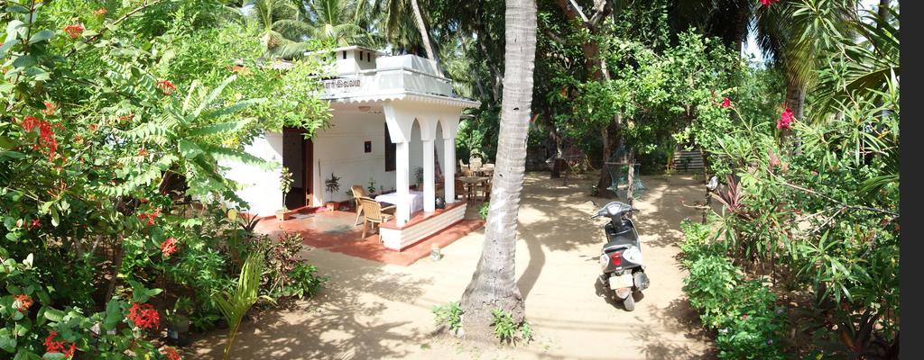 Little White House Trincomalee Exterior foto