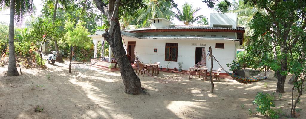 Little White House Trincomalee Exterior foto