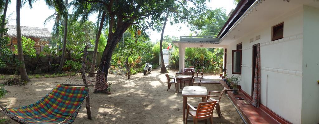 Little White House Trincomalee Exterior foto