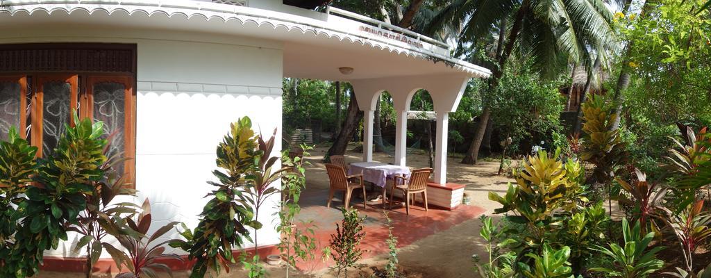 Little White House Trincomalee Exterior foto