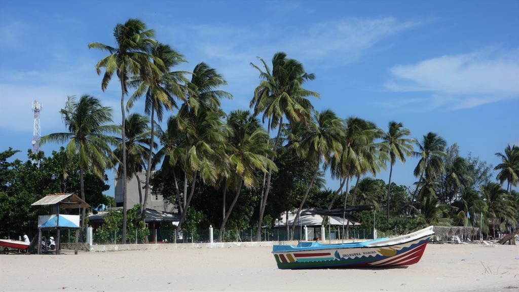 Little White House Trincomalee Exterior foto