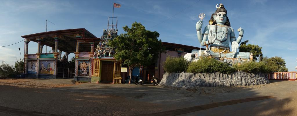 Little White House Trincomalee Exterior foto